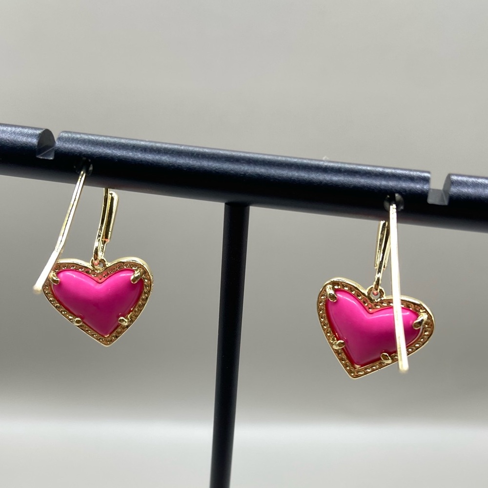 Kendra Scott Ari Heart Hook Earrings - Picture 4 of 5